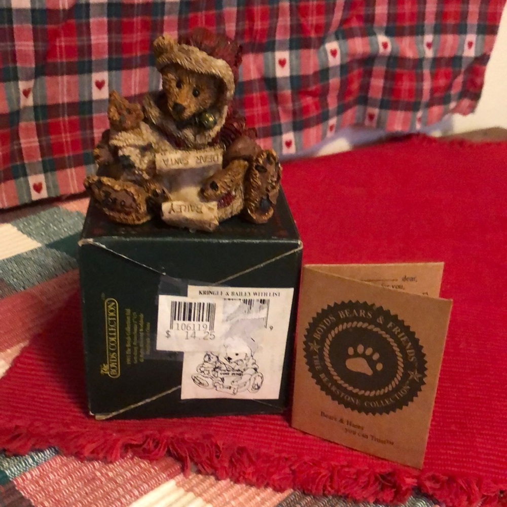 Boyd’s Bears Kringle & Bailey with List figurine